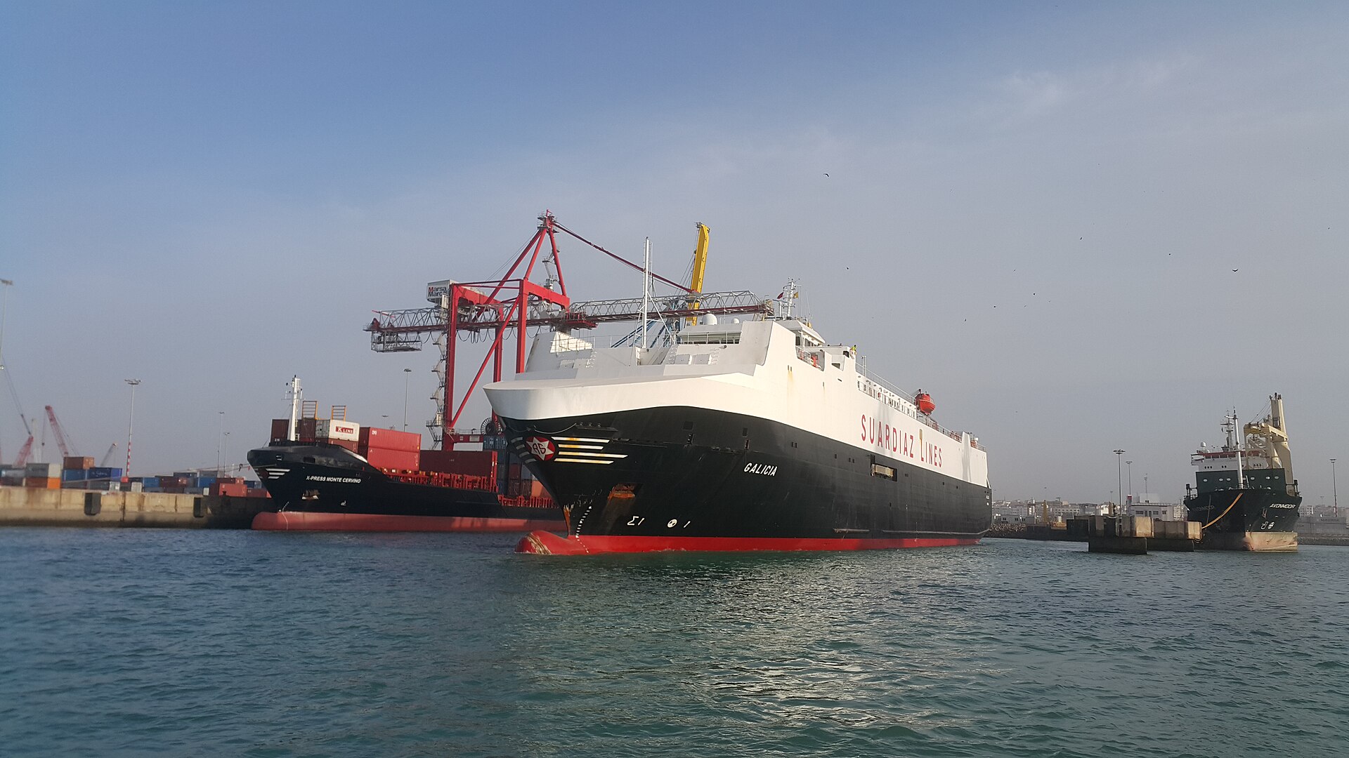 Véhicule arrimé sur un navire roulier — assurance transport maritime à l’export