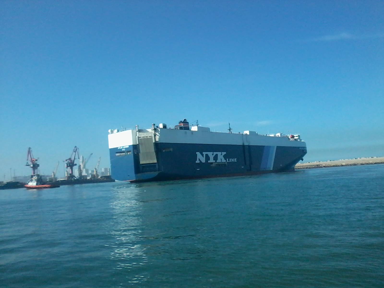 Véhicule importé d’Europe débarquant au port de Tanger Med pour son dédouanement au Maroc